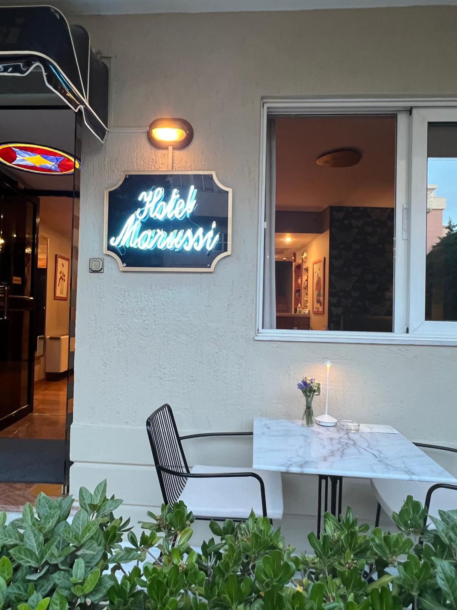Hotel Maroussi เอเธนส์ ภายนอก รูปภาพ