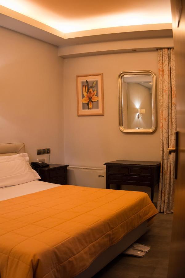 Hotel Maroussi เอเธนส์ ภายนอก รูปภาพ